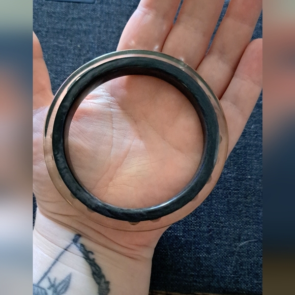 Luc Kieffer Of Paris Resin Bangle With Clear Stones On A Charcoal Background - Picture 5 of 5